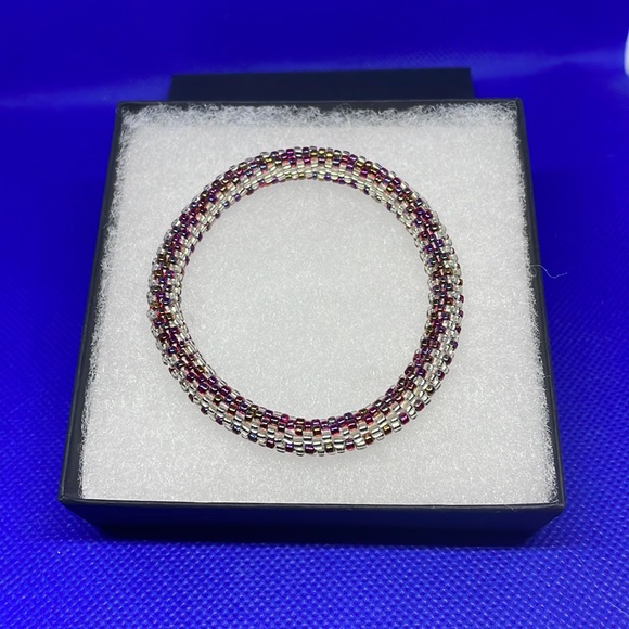 Sashka multi color stretch bracelet with box. - Picture 2 of 5